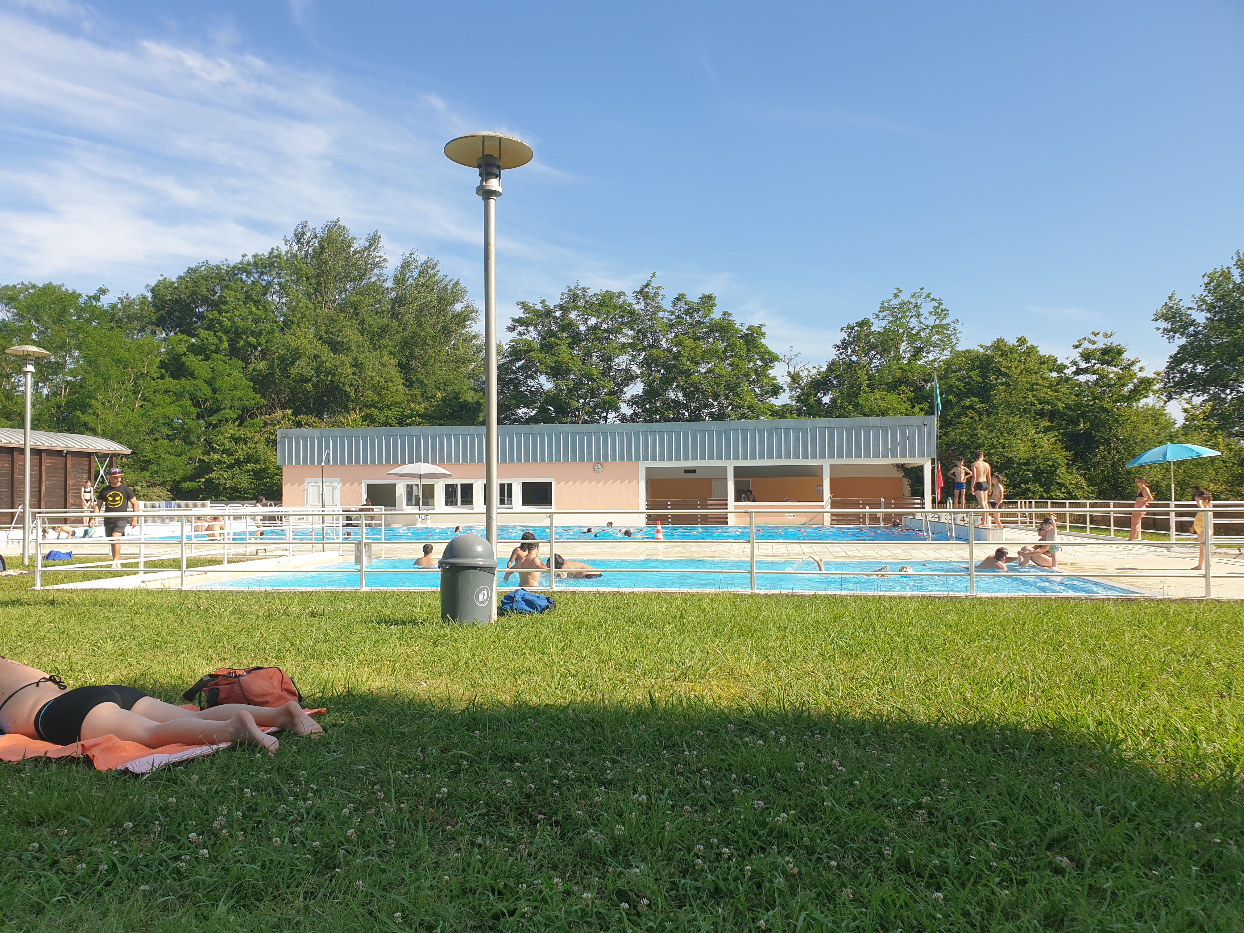 Première piscine pour les internes!